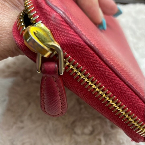 Prada Wallet - Picture 9 of 10